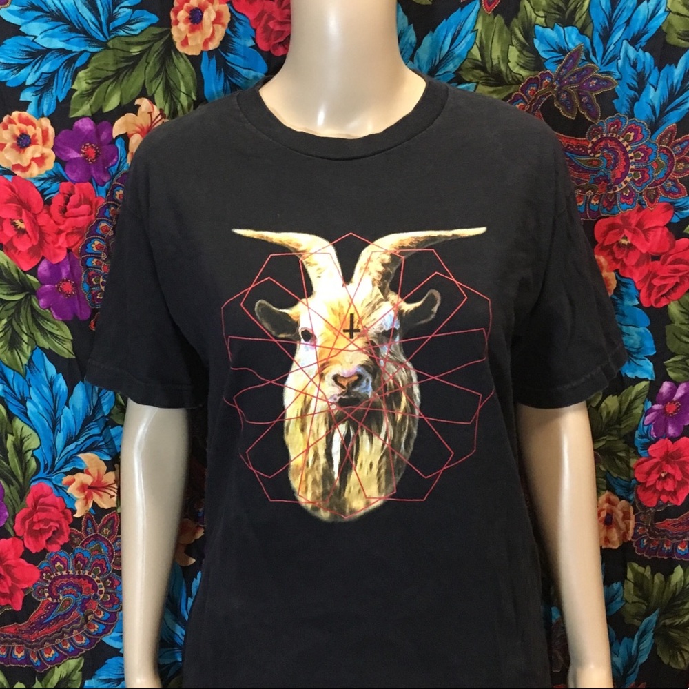 MEN'S BLACK SCALE SHIRT GOAT HEAD MEDIUM